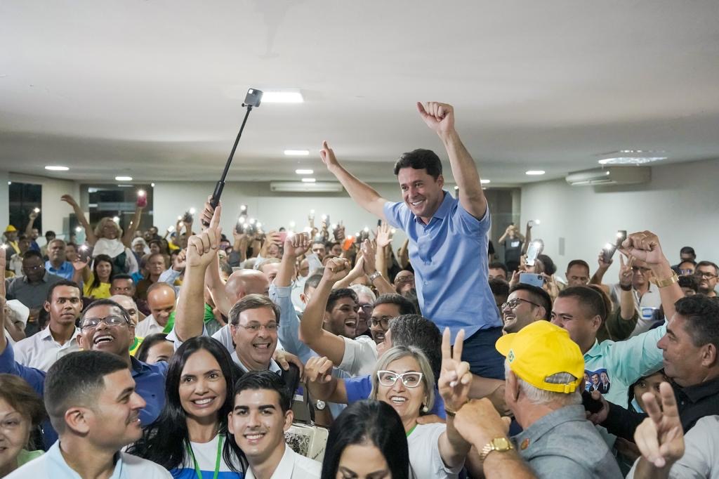 Anderson encerra evento em Petrolina nos braços dos apoiadores 