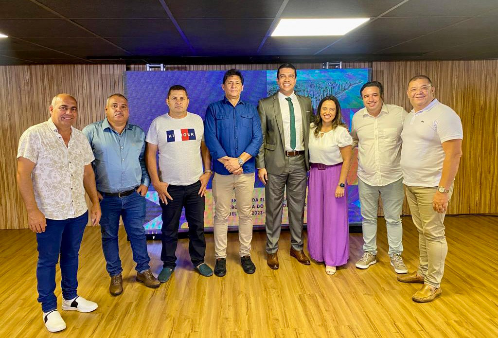 Prefeito e vereadores de Caruaru participam de evento com Raquel 