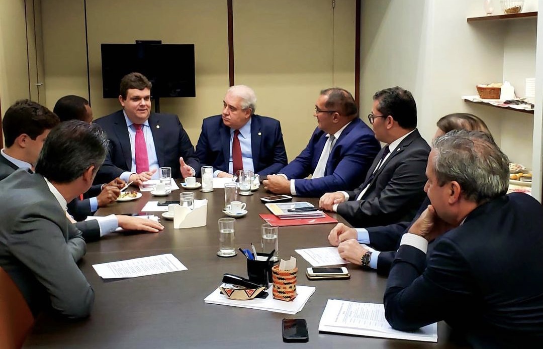 Bancada de PE articula emenda para aeroporto de Noronha 