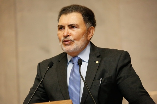 Tony comemora retomada das obras do Hospital da Mulher