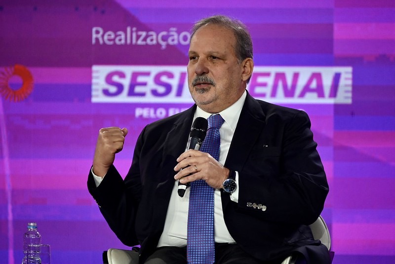 Armando defende diálogo da indústria com a economia digital