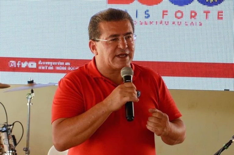 Luciano Duque passa batido em evento com Lula