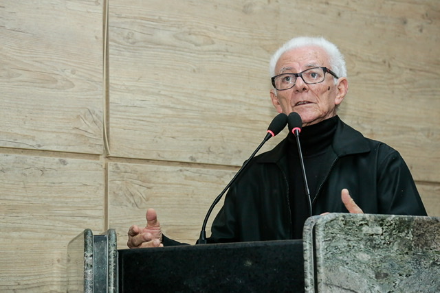 Câmara de Caruaru vai ganhar estátua de Onildo Almeida