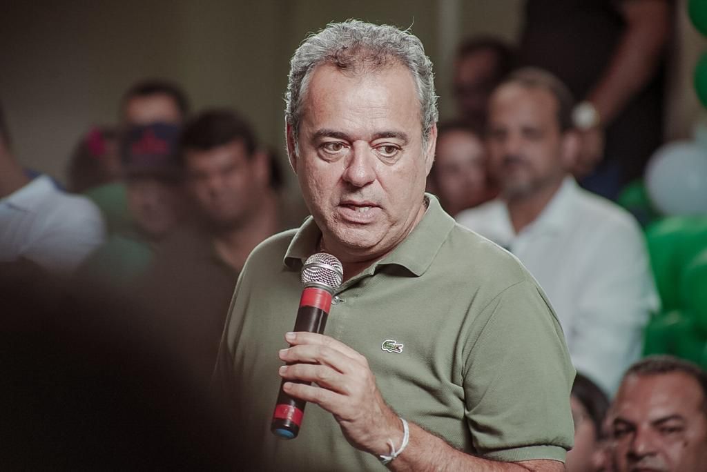 Danilo Cabral se posiciona contra a privatização da Compesa