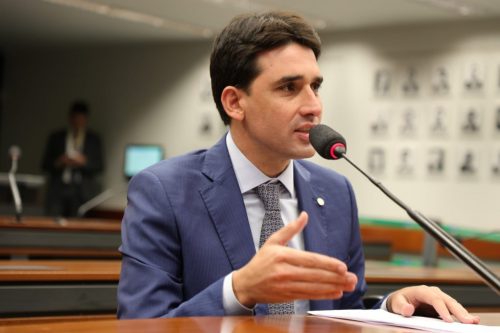 Silvio cobra explicações sobre preço dos combustíveis e inflação