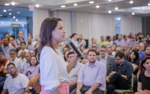 Raquel Lyra reúne centenas de apoiadores no Recife