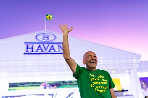 Por unanimidade, Justiça mantém direitos políticos de Luciano Hang