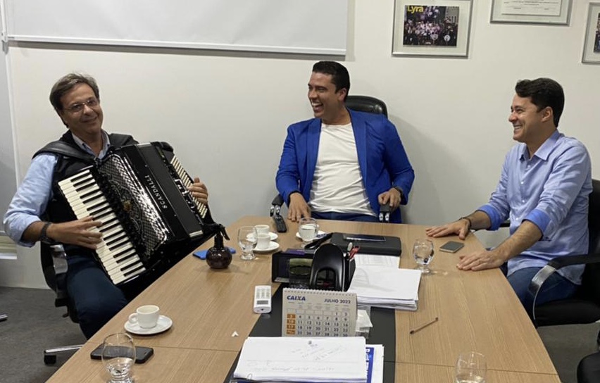 Vinda de Bolsonaro a Caruaru é discutida com prefeito 