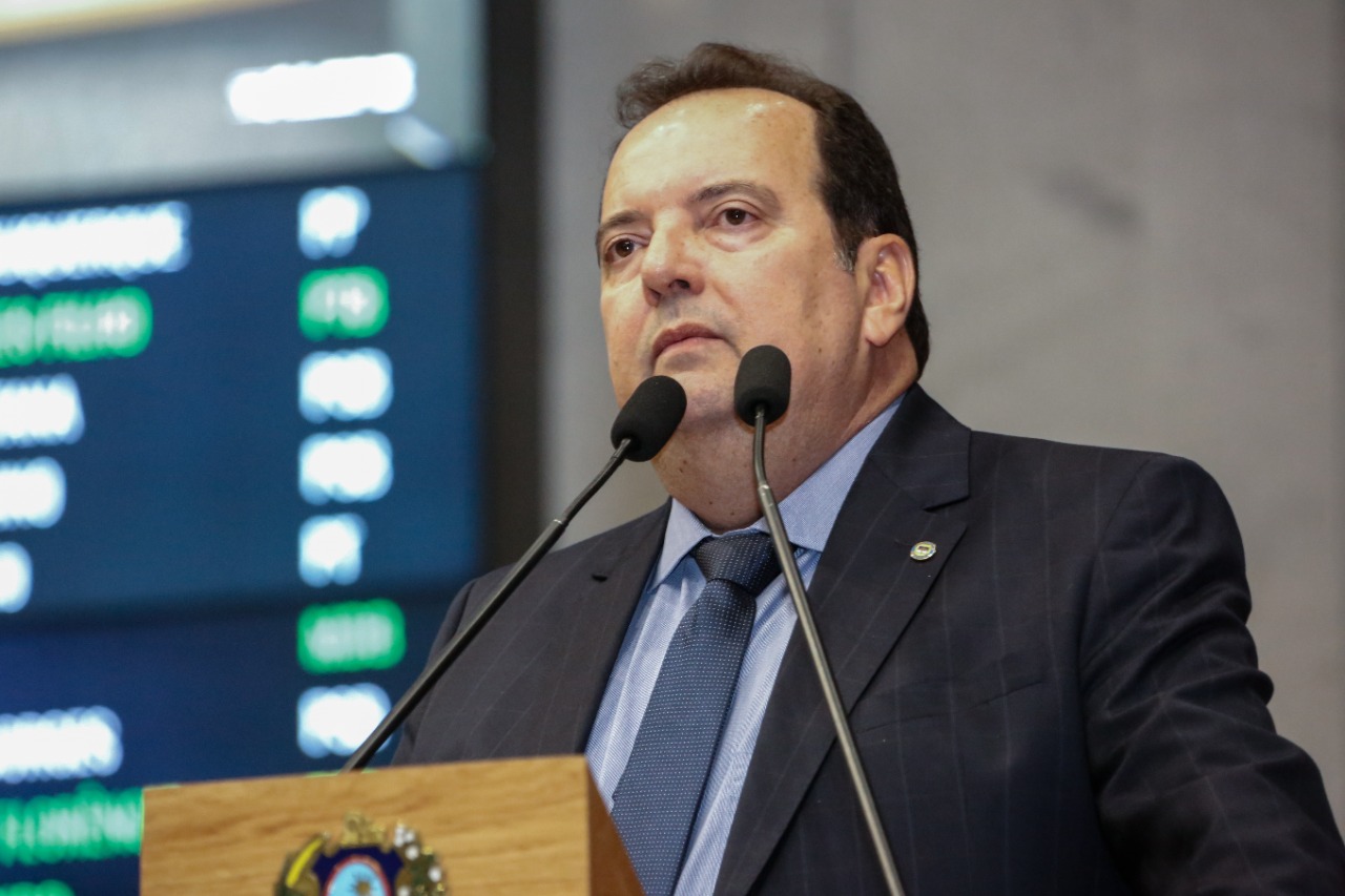 Deputado Rogério Leão desiste de disputar reeleição