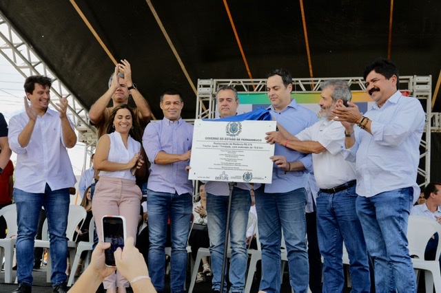 Paulo Câmara inaugura obra da PE-576 no Sertão do Araripe