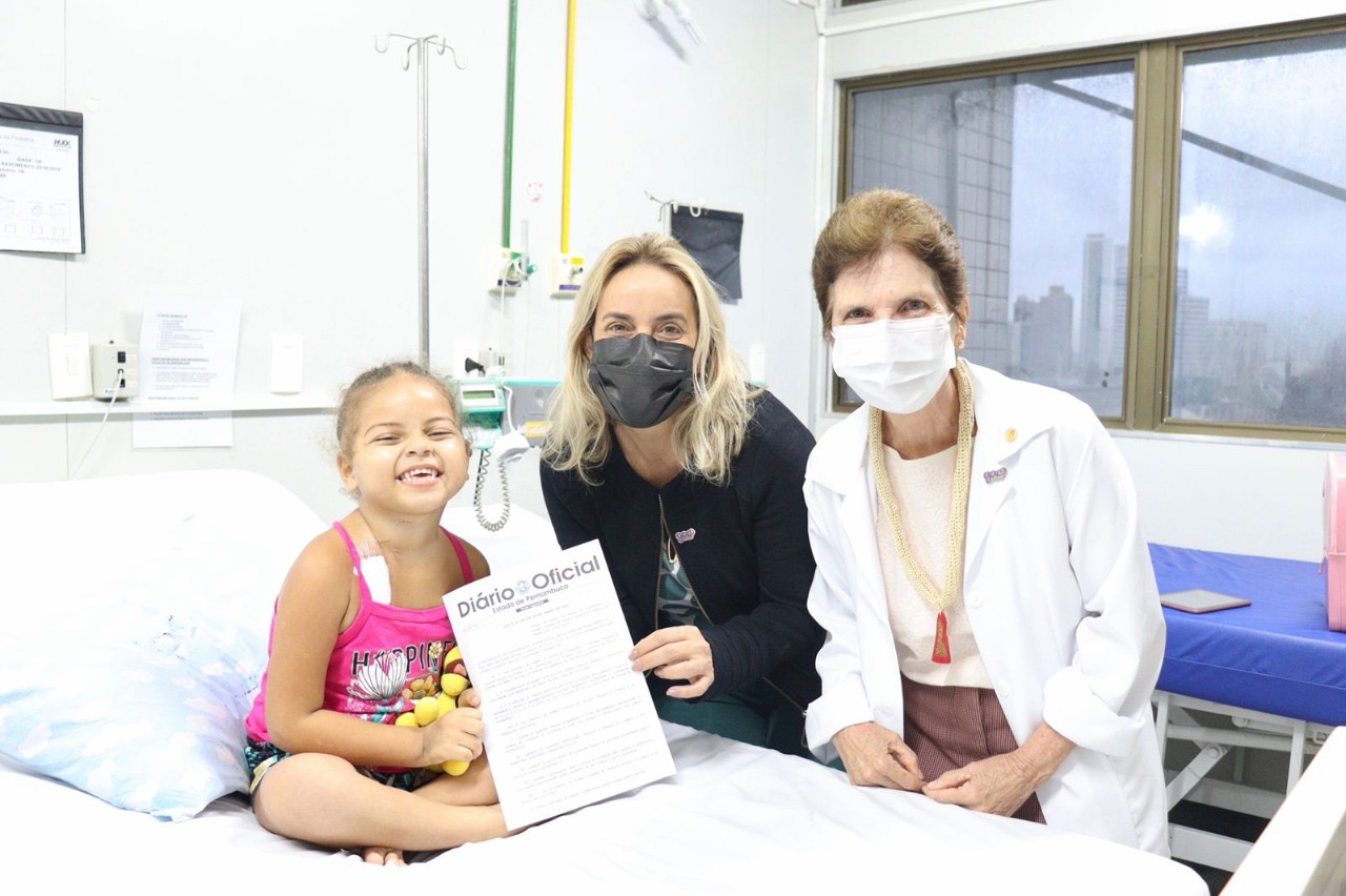 Alessandra Vieira recebe homenagem do GAC-PE