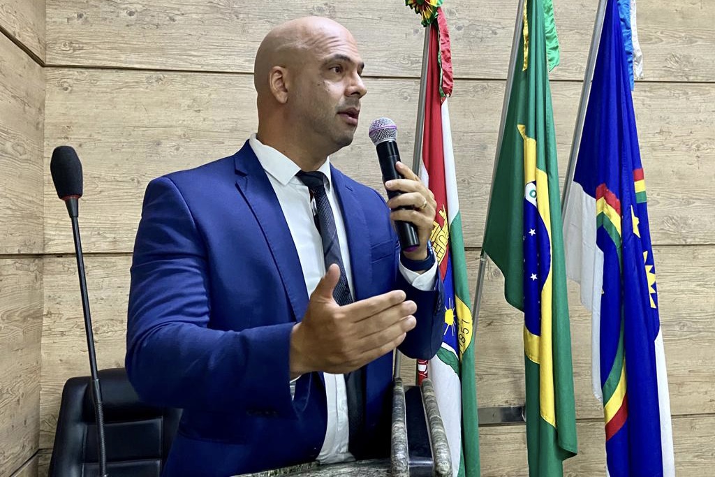 Anderson celebra conquista da Casa de Passagem para animais