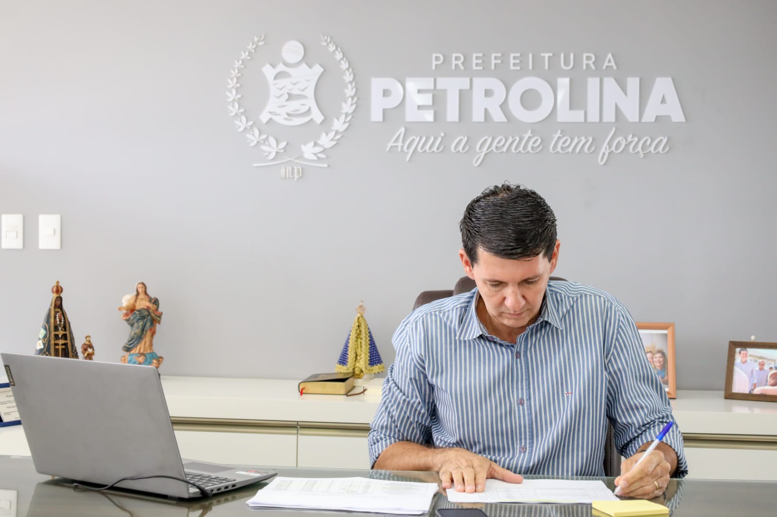 Simão antecipa primeira parcela do 13º dos servidores 