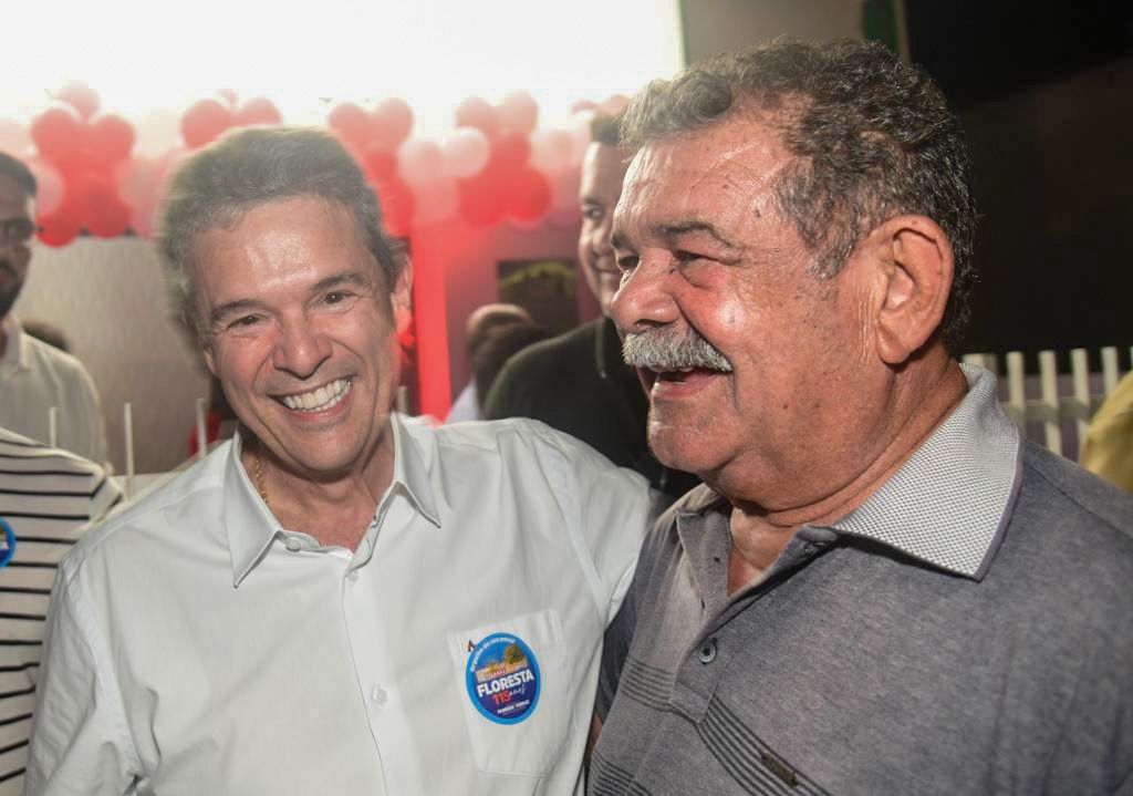 Prefeito de Tacaratu formaliza apoio a André de Paula