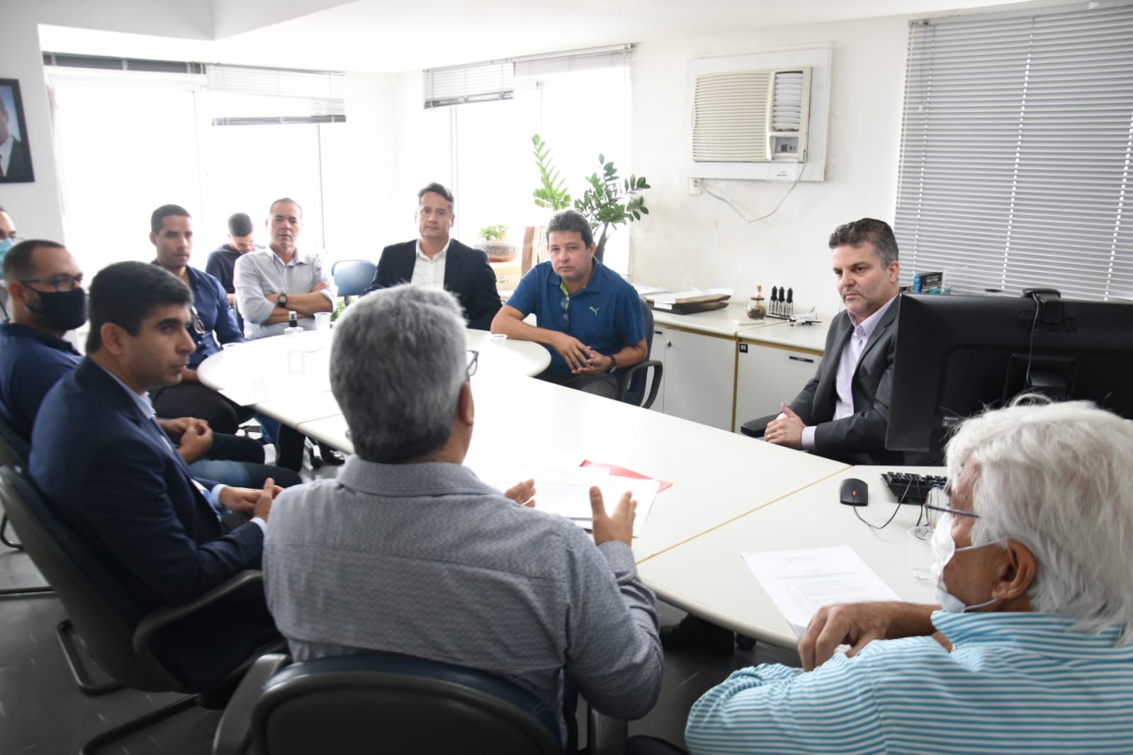 Lessa articula reunião para aquecer economia do Polo Têxtil