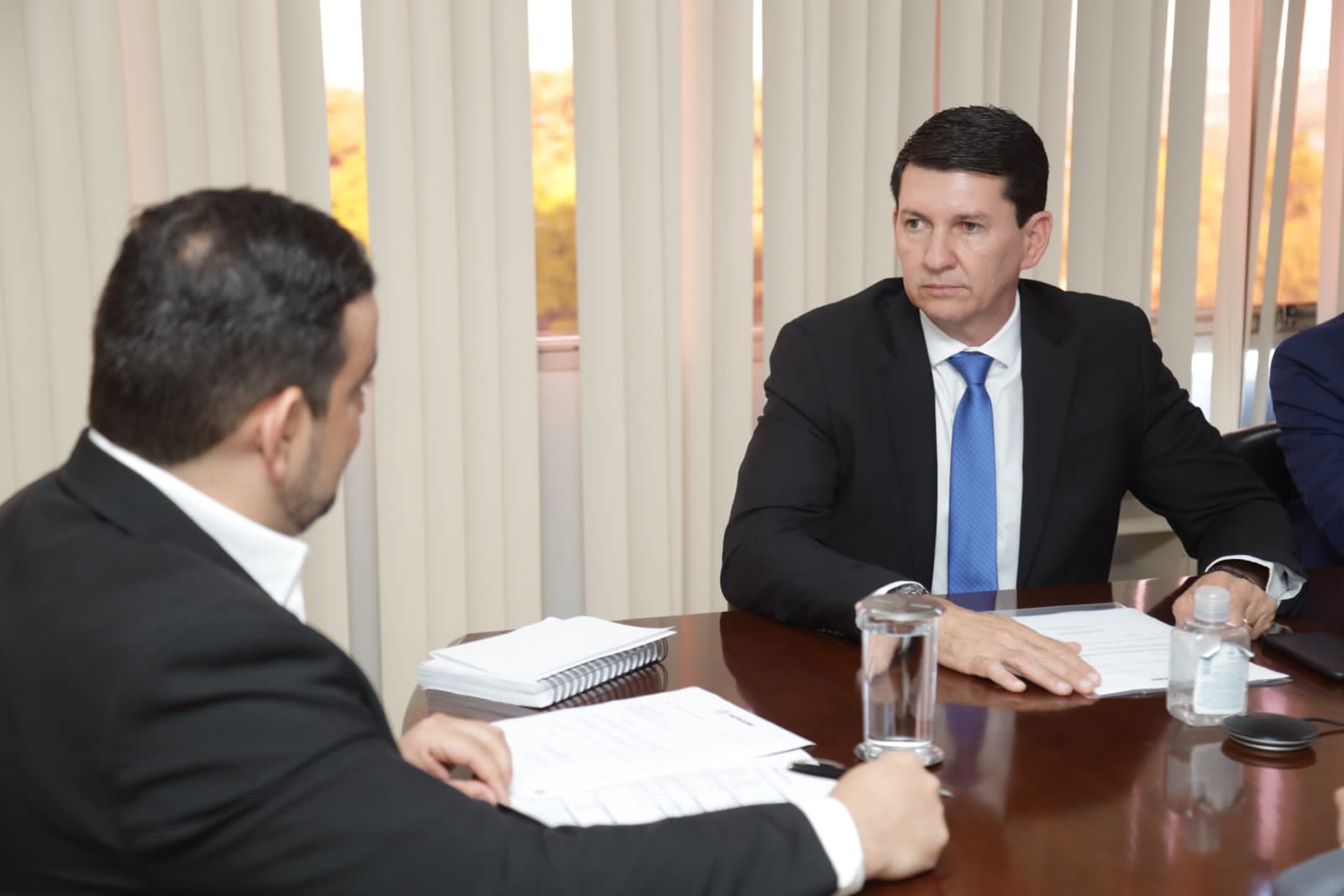 Em Brasília, Simão defende bandeira do acesso à água