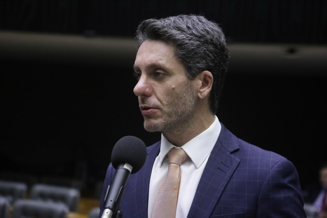 Deputado apresenta projeto para sustar decreto de Bolsonaro 