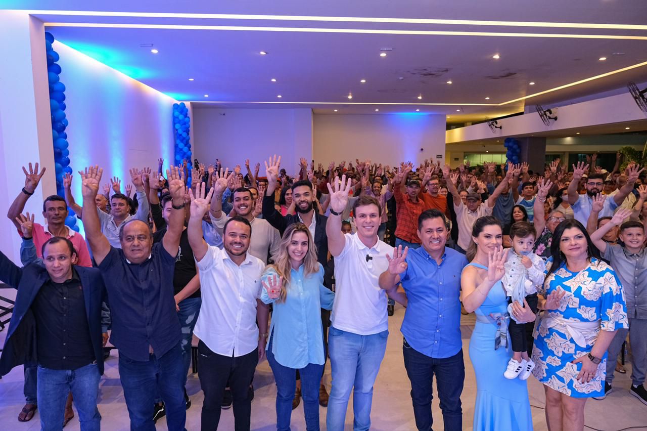 Miguel Coelho e Renê Império fazem grande ato político em Lajedo