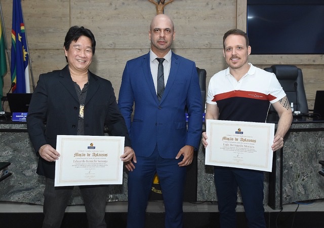 Anderson Correia homenageia delegados na Câmara de Caruaru