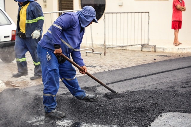 Alessandra e Dra. Cátia acompanham andamento de obras em Jataúba