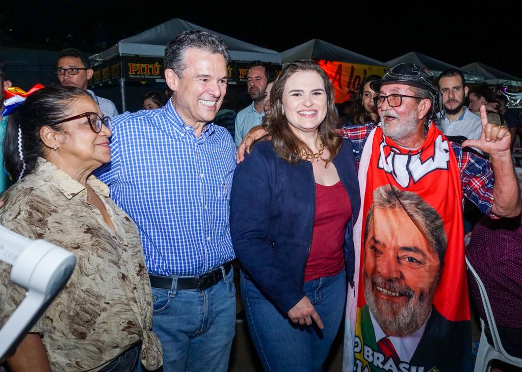 Marília Arraes é ovacionada no São João de Salgueiro