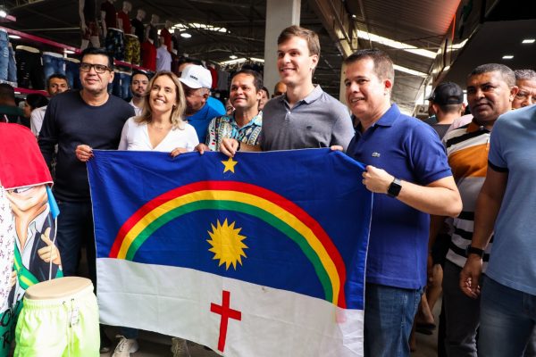 Alessandra e Edson Vieira cumprem agenda com Miguel no Agreste