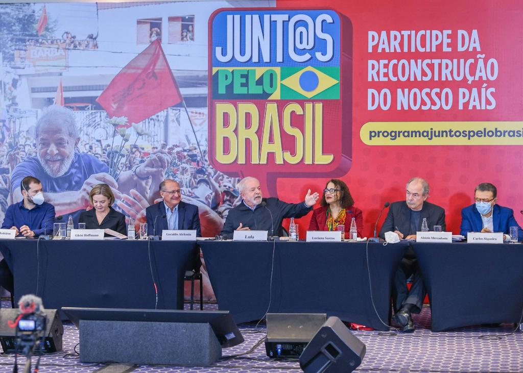Evento de Lula tem bate-boca entre petistas e invasão de bolsonarista