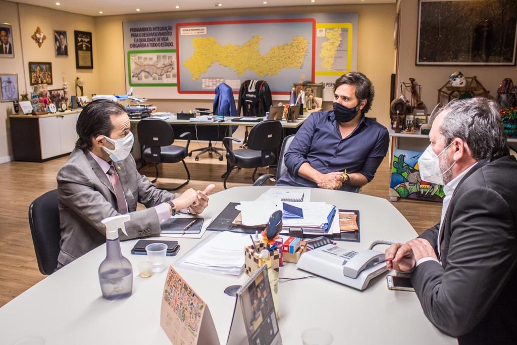 Diogo articula R$ 500 mil para construção de praça em Jataúba 