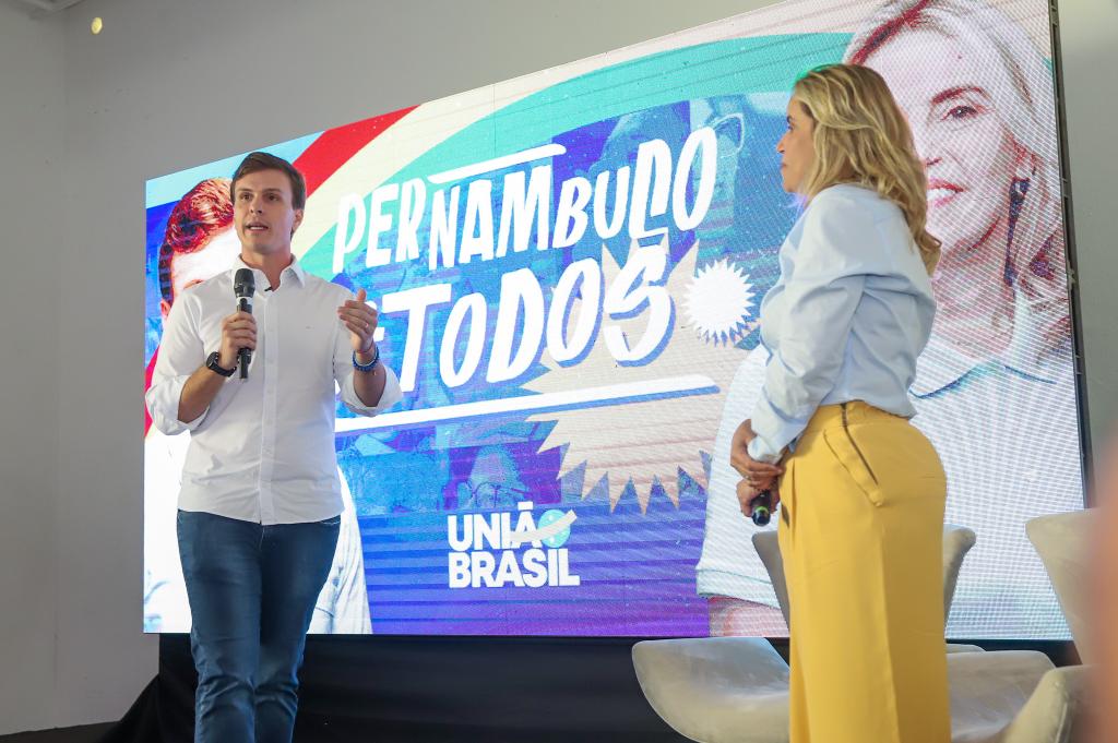 Em anúncio da vice, Miguel diz que quer senador da RMR