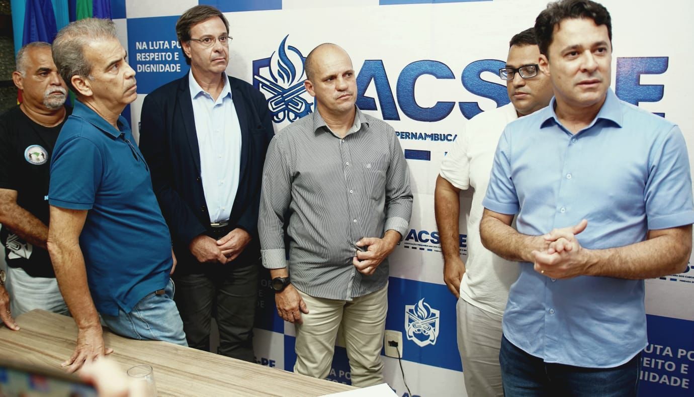 Gilson Machado Neto visita classe militar