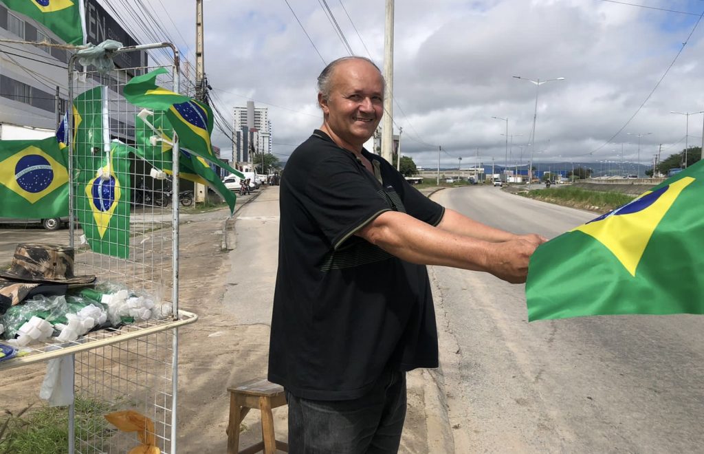 Visita de Bolsonaro a Caruaru movimenta comércio informal