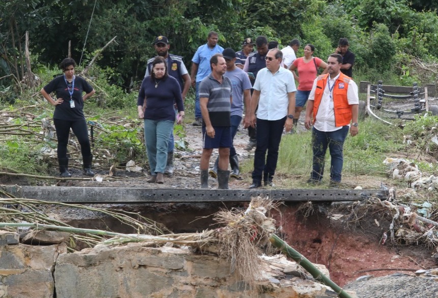 Prefeito Mano Medeiros faz vistoria no Engenho Santana