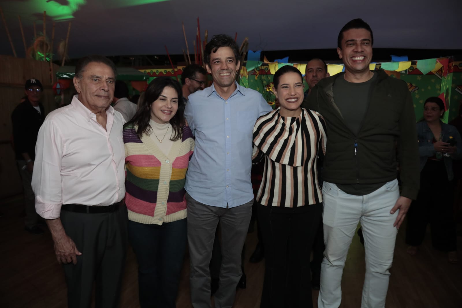 Raquel e Rodrigo fumam o cachimbo da paz