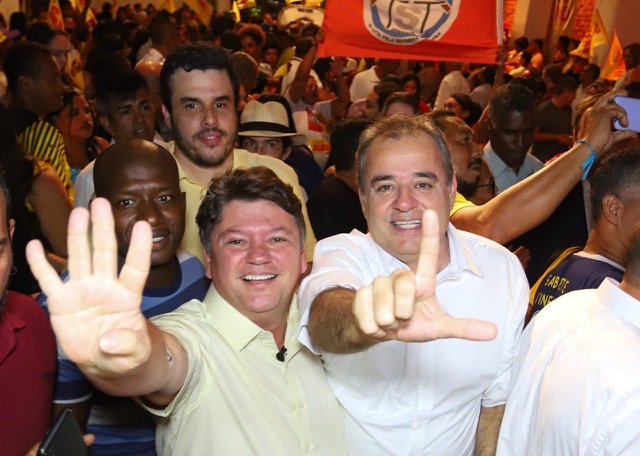 Multidão saúda Sileno como pré-candidato a estadual