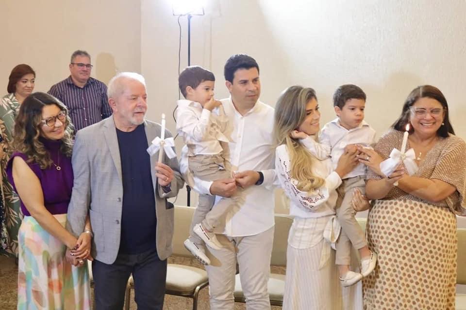 Lula batiza até filhos de deputado durante agenda em PE