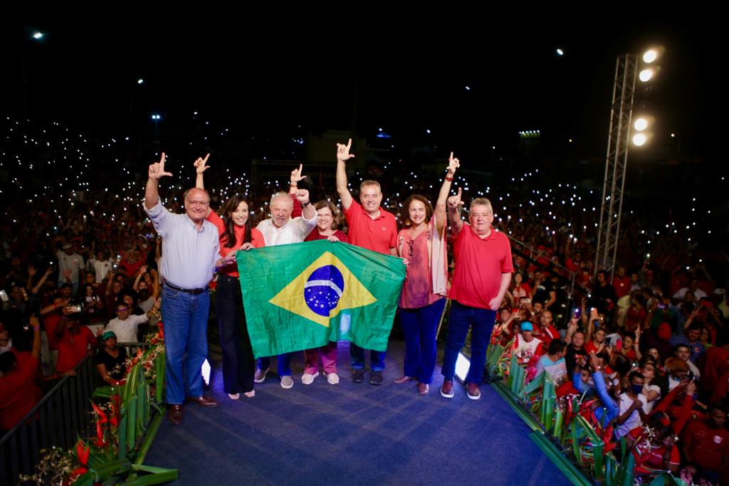 Para desespero de Duque, Márcia leva mais de 15 mil pessoas para apoiar Lula, Danilo e Teresa em Serra