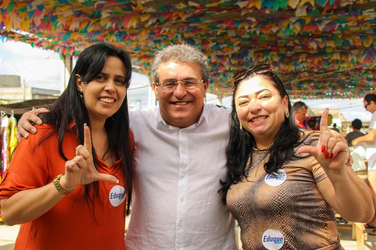 Secretária de Educação de Serra faz campanha para Duque em horário de expediente