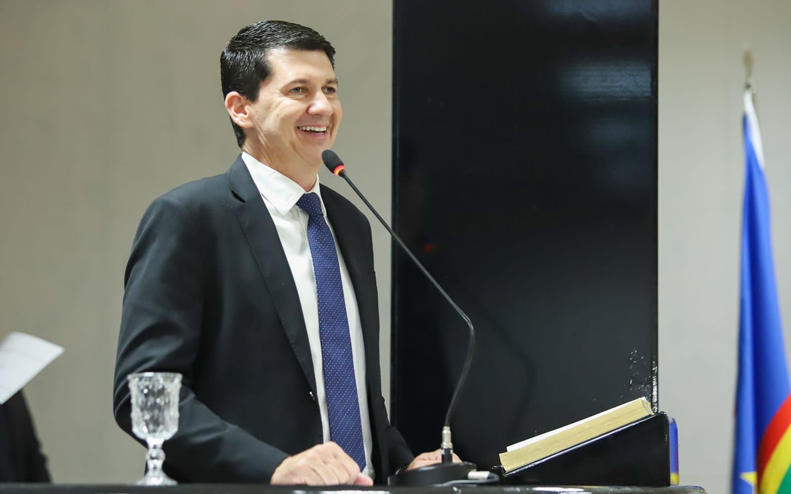 Simão concede medalha Senador Nilo Coelho a personalidades de Petrolina