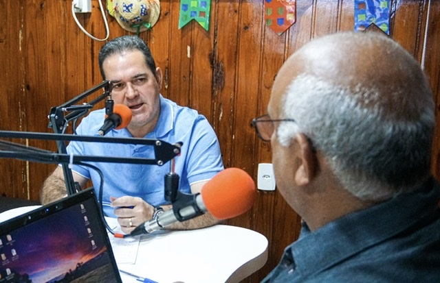 Dilson Oliveira critica obras inacabadas do Estado