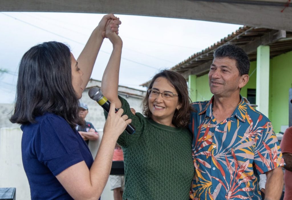 Débora Almeida reúne apoios em 35 municípios