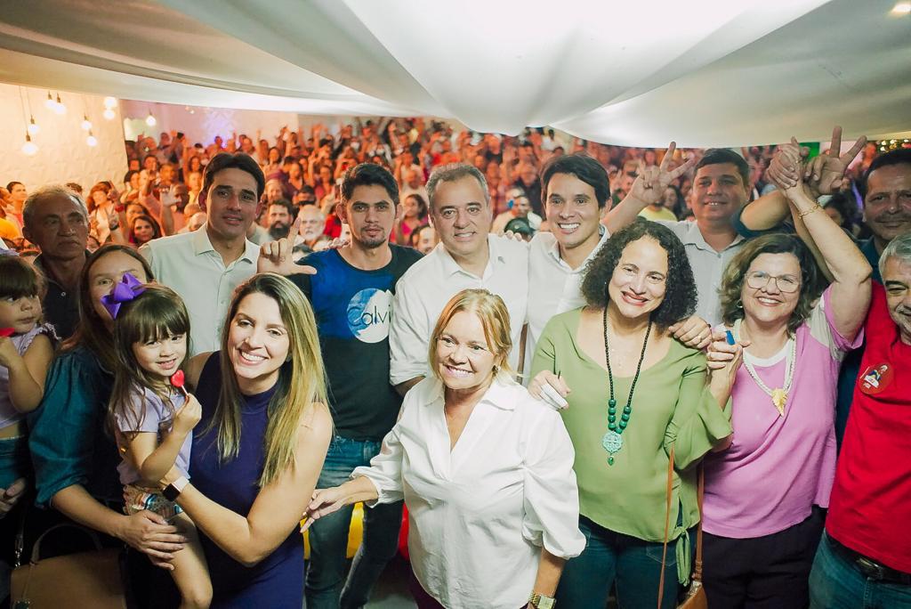 Danilo é recebido por multidão de apoiadores em Camaragibe