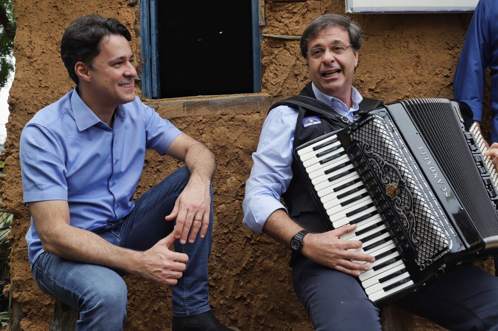 Anderson dá sequência à maratona de convenções