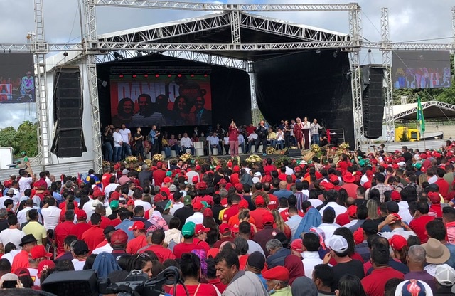 Teresa com Marília na cabeça