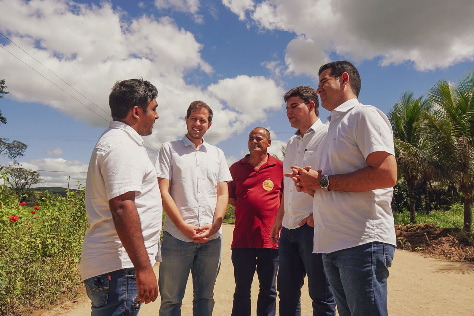 Pedro Campos visita as obras em Vicência