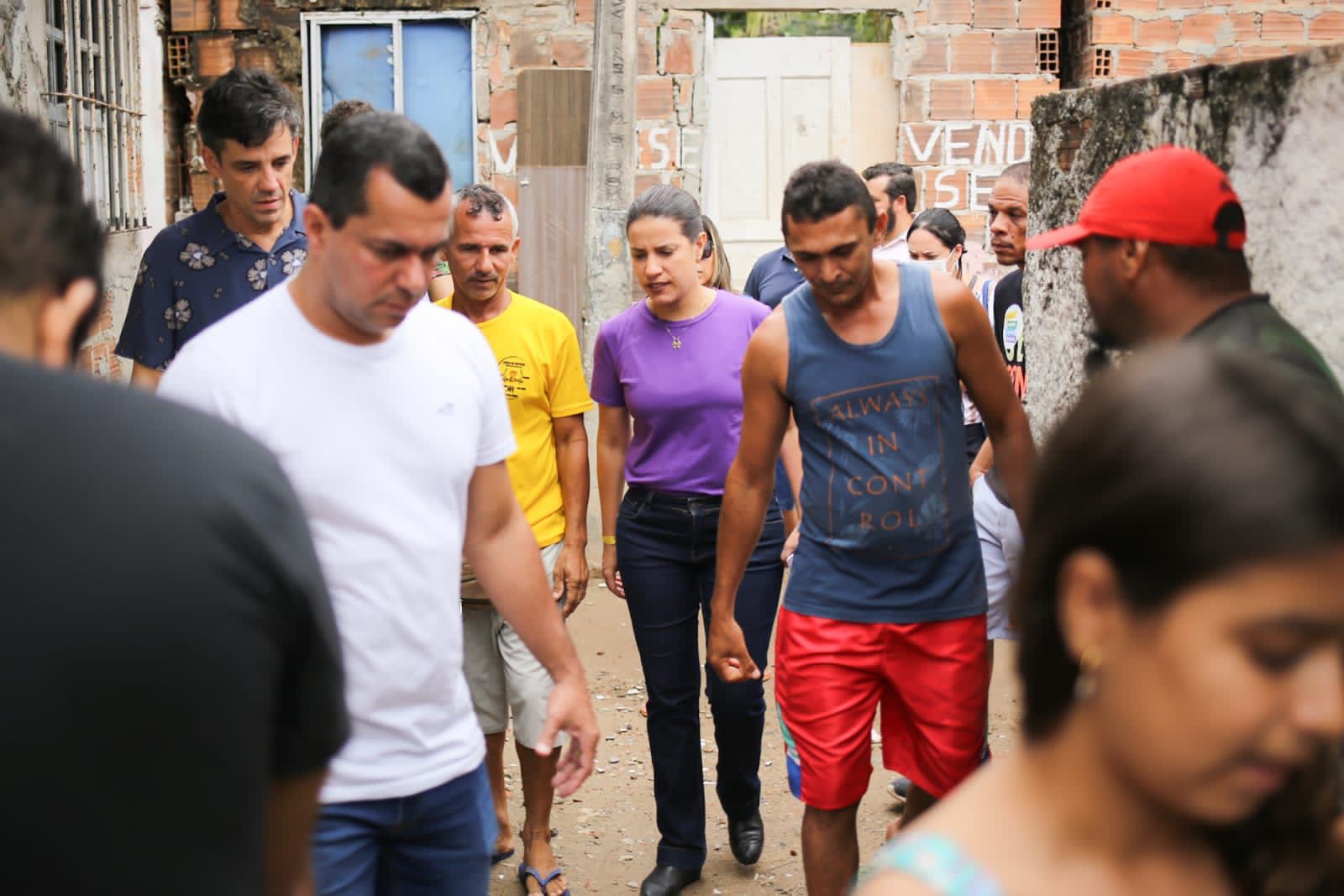 Raquel visita comunidade de Olinda e escuta a população 