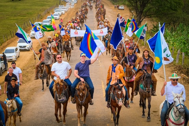 Miguel Coelho participa da 52ª Missa do Vaqueiro de Serrita