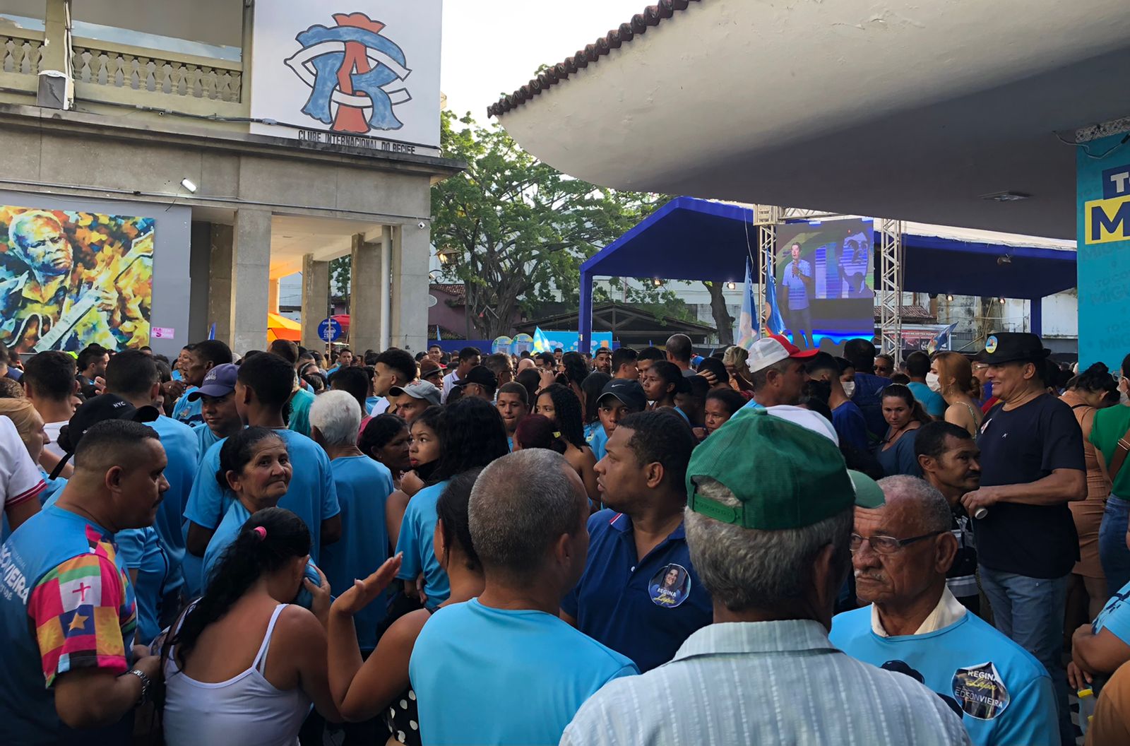 Multidão marca presença na convenção de Miguel Coelho