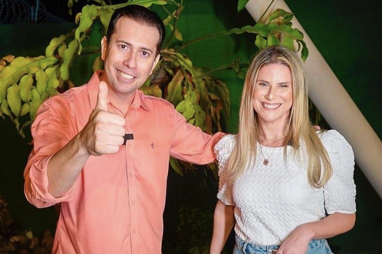 Armandinho anuncia dobradinha com Fabíola Cabral