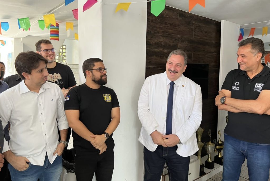 Sinpol-PE recebe Eriberto Medeiros com entusiasmo