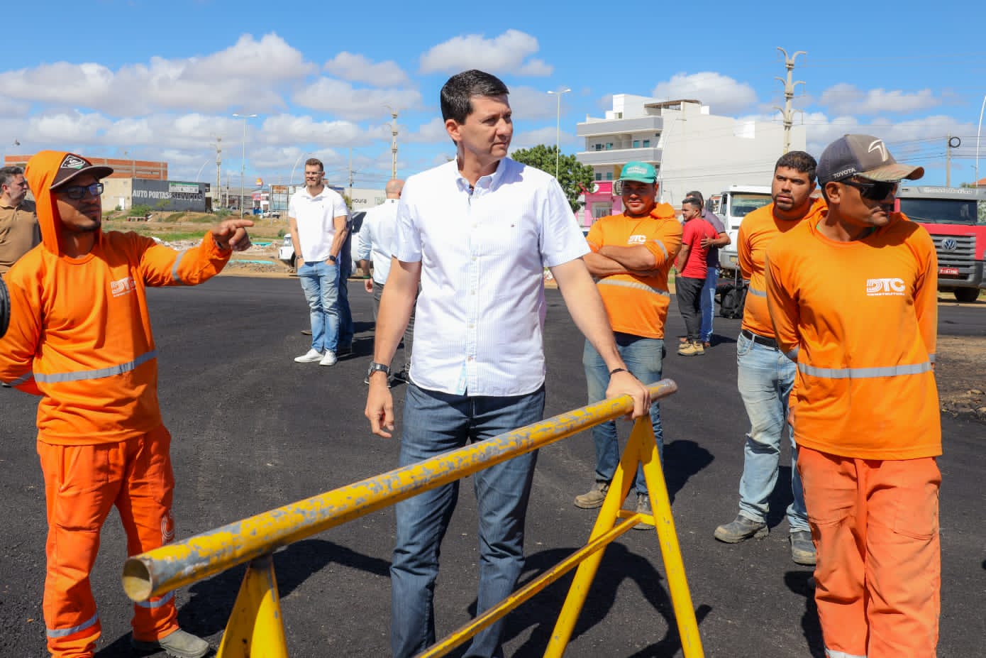 Simão transforma entrada do bairro Antonio Cassimiro 